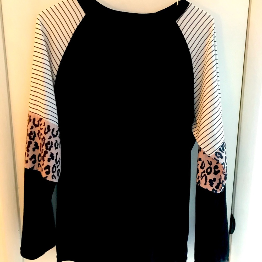 Color Block long sleeve t-shirt.